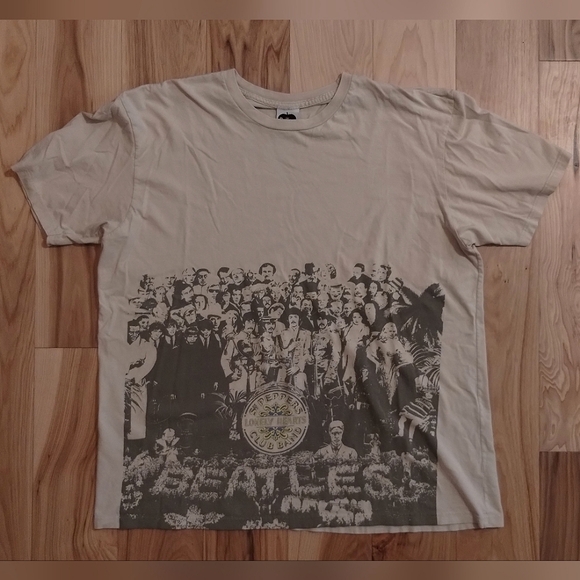 The Beatles 2006 Sgt. Pepper's Lonely Hearts Club Band t-shirt - Picture 1 of 7